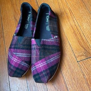 Plaid Toms size 9.5